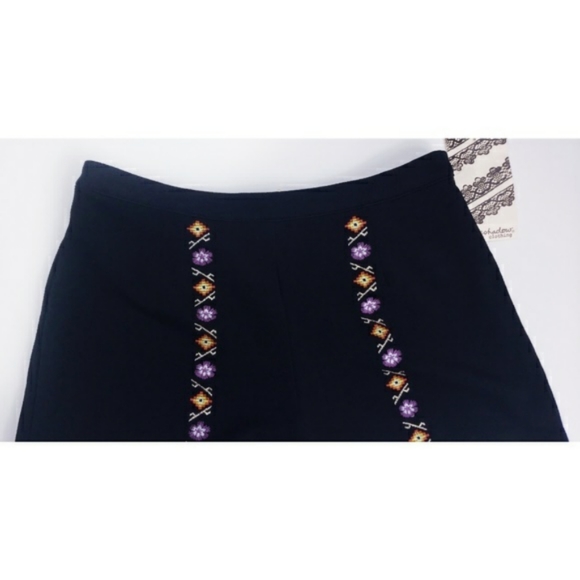 NWT Eyeshadow High-Rise Embroidered Shorts S - Picture 2 of 3